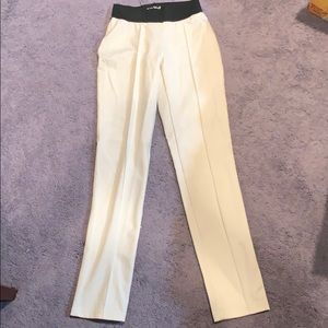 White legging style pant w black strap waistband